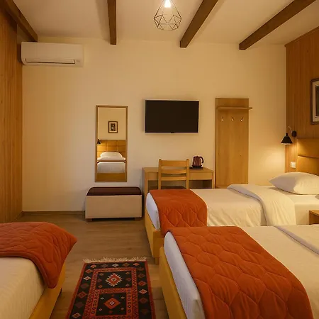 Lord Byron Konukevi Tepelene