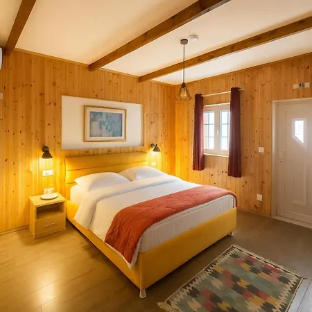 게스트하우스 Lord Byron Tepelenë